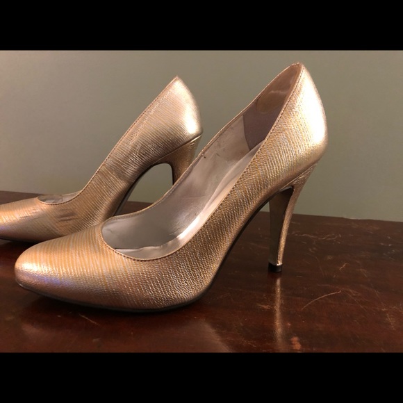 Jessica Simpson Gold Silver Metallic Shimmer Genuine Leather Round Heels Shoes - Picture 5 of 7